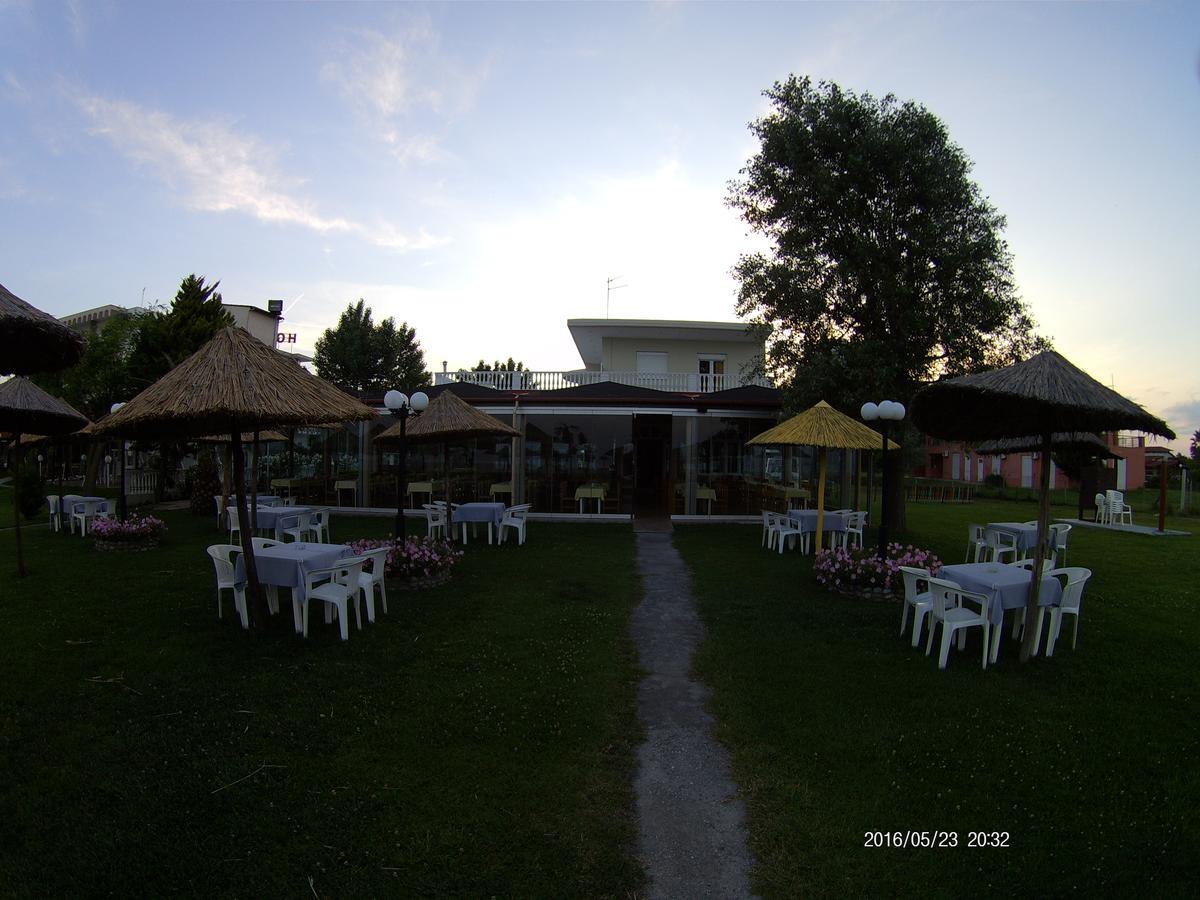 Hotel Akrogiali Коринос Экстерьер фото