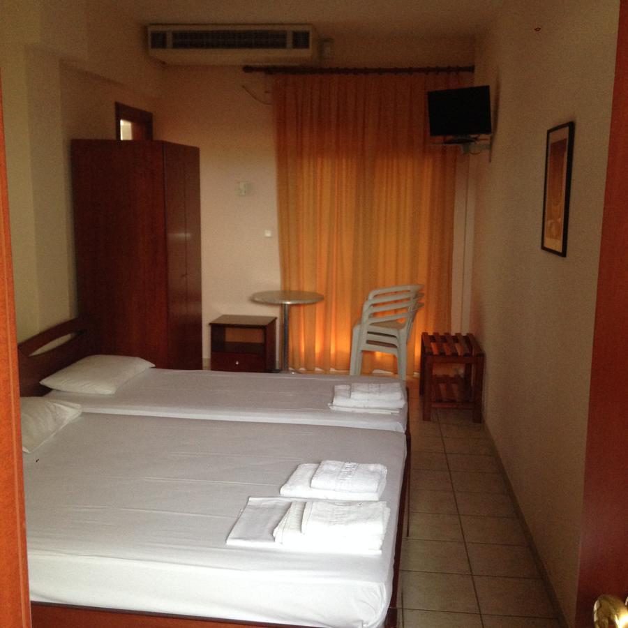 Hotel Akrogiali Коринос Экстерьер фото